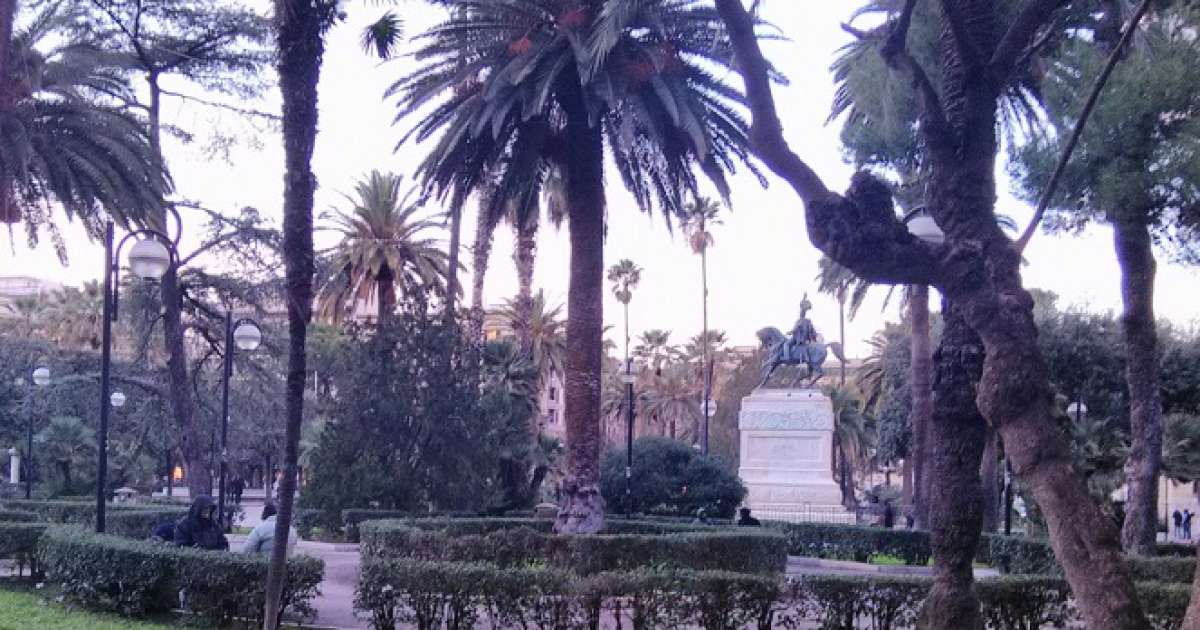 Le storie di Piazza Umberto, punto d'incontro per chi non sa dove andare